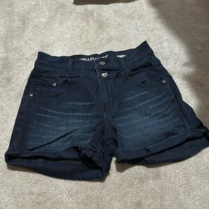 Wallflower size 7 dark denim jean shorts, perfect used condition